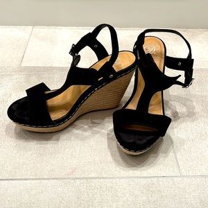 Heart in D Wedges with Natural Tweed sides and Black Velvety Fabric, size 8 1/2